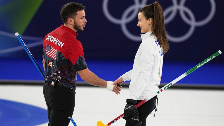 US and Italy laugh off major accident during mixed doubles round robin match