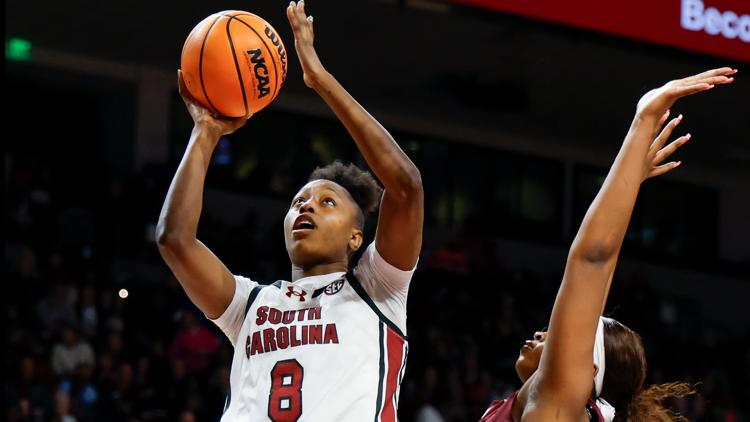 Edwards scores 21 surpasses 1000 career points in No 3 South Carolinas 88 45 win over Bulldogs