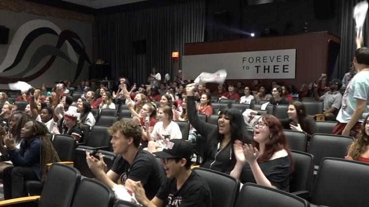 USC students prepare for championship celebrations after Final Four win