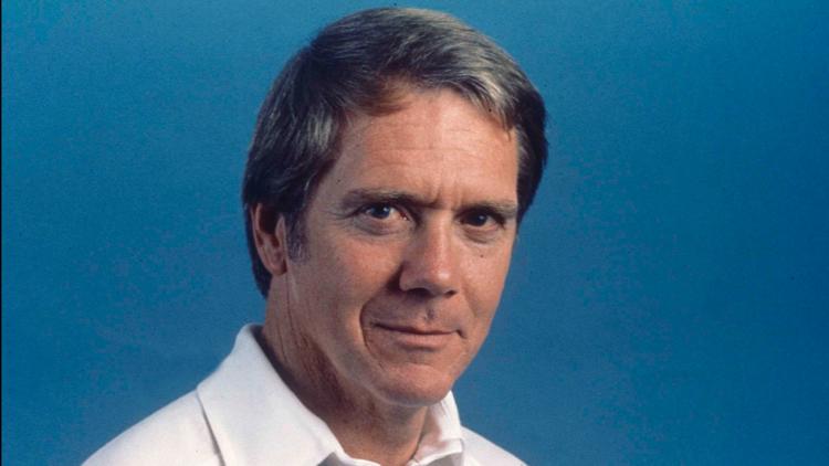 Raymond Berry, Hall of Fame wide receiver and NFL coach, dies at age 93