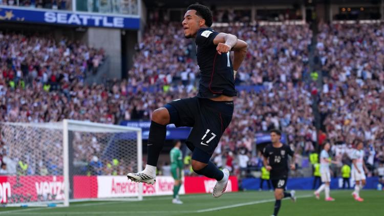US struggles in first half against Belgium in World Cup round of 16 game